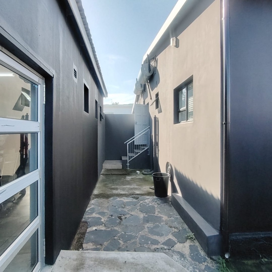 7 Bedroom Property for Sale in Berea Eastern Cape